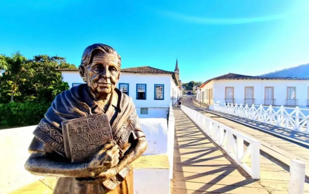estatua cora